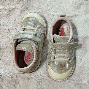 See kai run Kristin Silver/Pink Toddler Size 7 used excellent condition